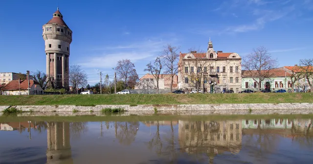Guided tour along the Bega river in the Iosefin district
