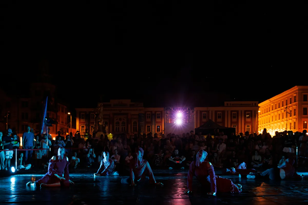 2 august 2026, la Comenduirea Garnizoanei Timișoara, Piața Libertății: A N O N I M, video-mapping și spectacol de teatru-dans, organizator: Fundația Culturală Art Media, credit foto: Andra Usvat