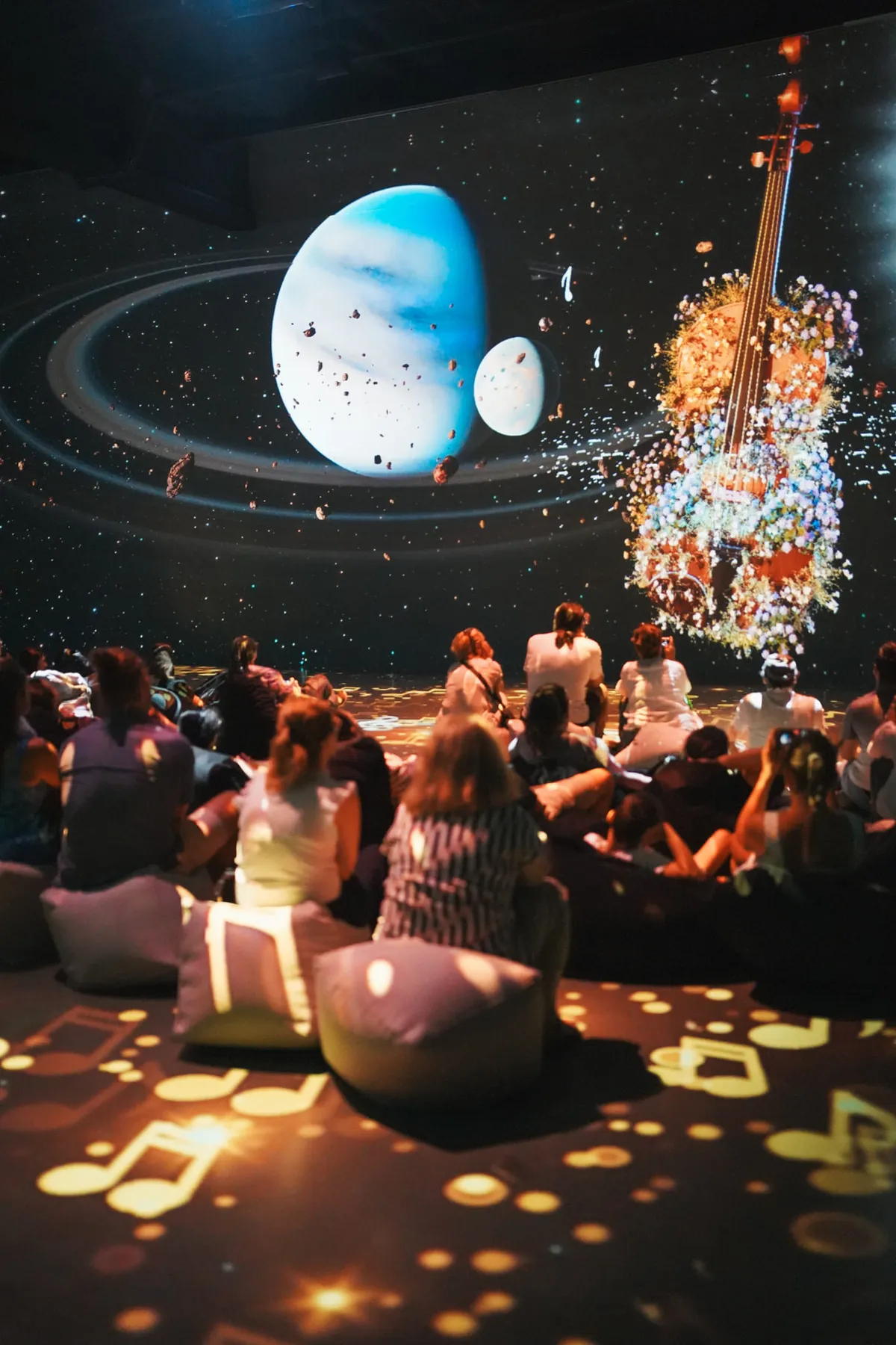 3 august, 17:00–19:00, la MINA Timișoara / Parcare Iulius Town: George Enescu – Poema Română: Immersive Experience, spectacol, organizator: Asociația Scena Muzicală.
