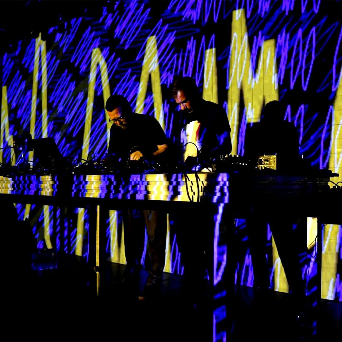Dr. Sinteză - Electronic live set @ Scena Muzicon - Un oraș. O mie de feluri de a-l trăi. Diversitate.