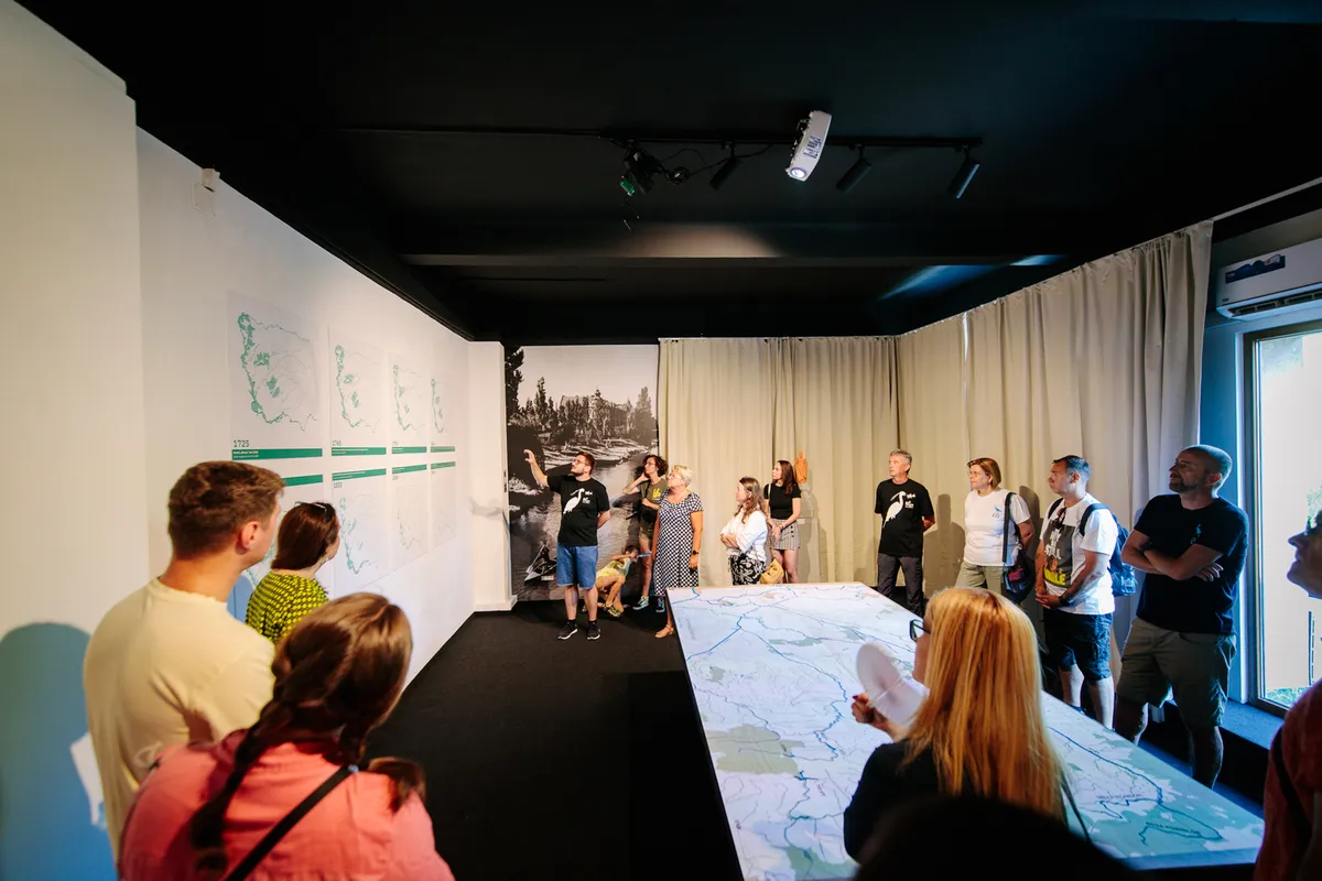 1 august, la Art Encounters / Isho Office 1: Finisaj & tur ghidat FEELS LIKE IT STOPPED RAINING, expoziție, organizator: Art Encounters Foundation, credit foto: Remus Daescu