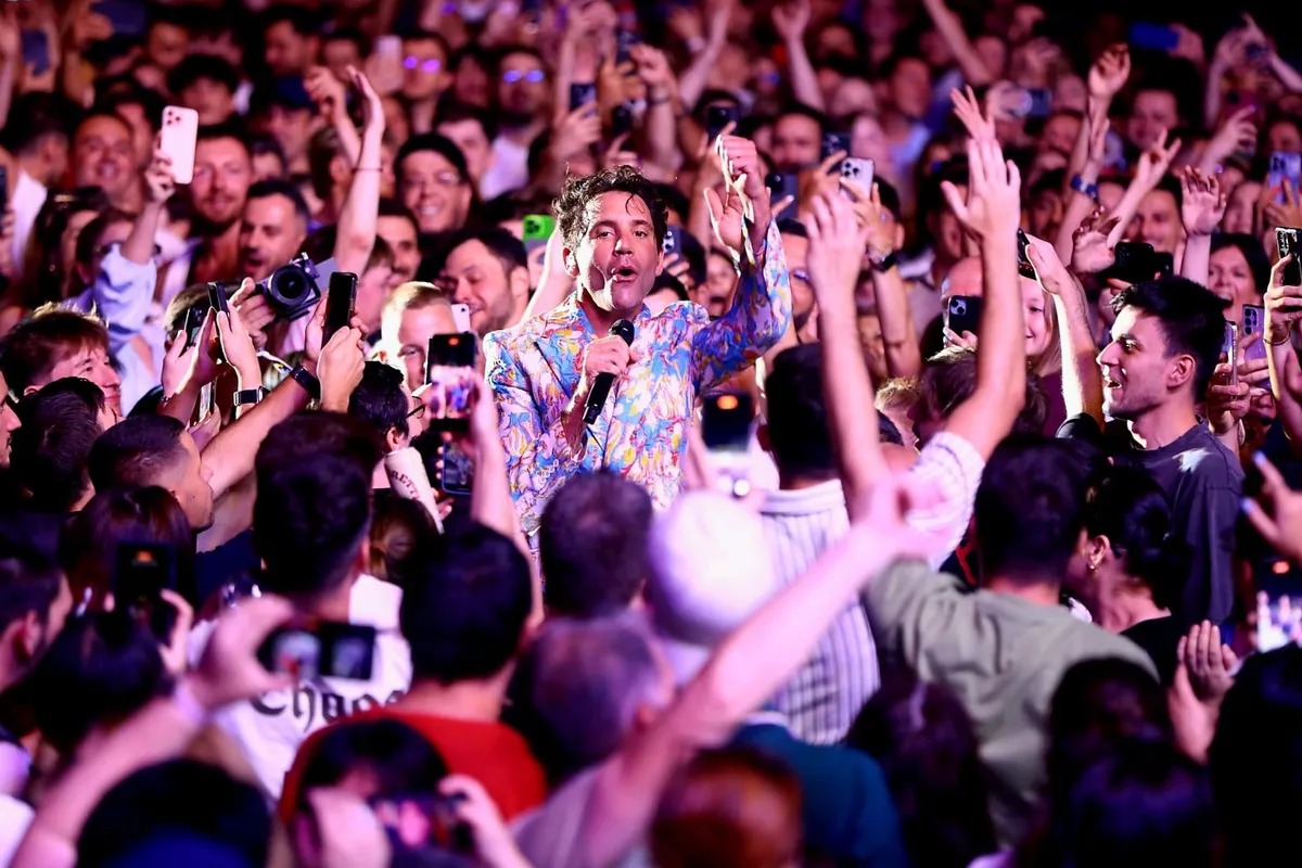 MIKA in the middle of the audience in Timișoara, August 2, 2025, photo credit: Center for Projects, Cătălin Anghel